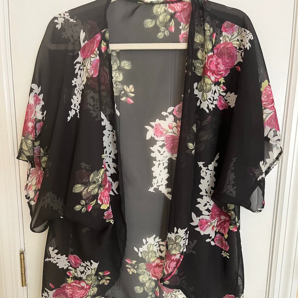 Beautiful Short Sheer Kimono with Floral Design